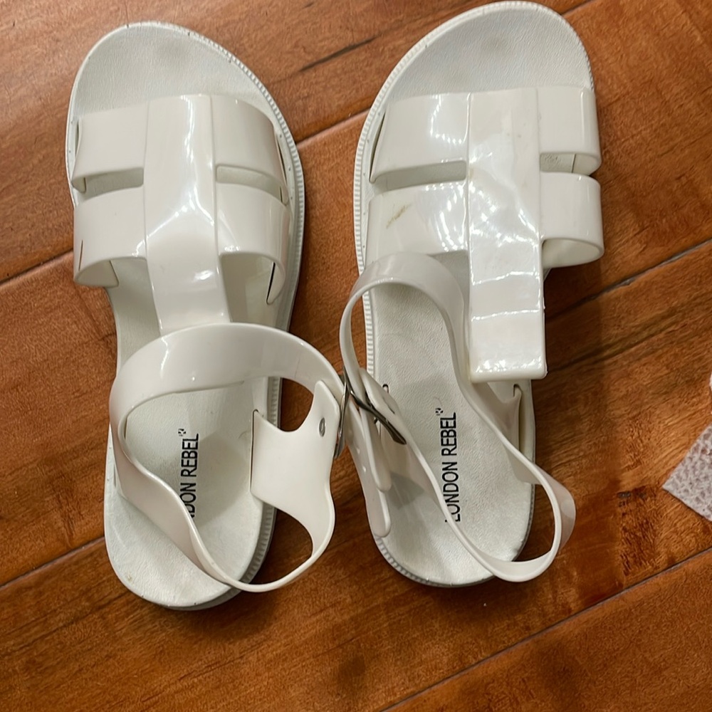 Flats in women